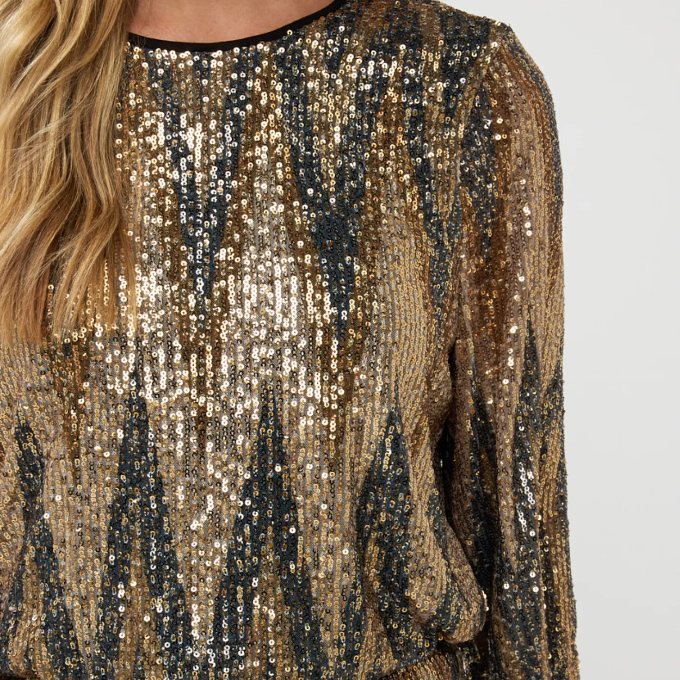 Esqualo Zigzag Print Sequin Blouse | Black/Gold